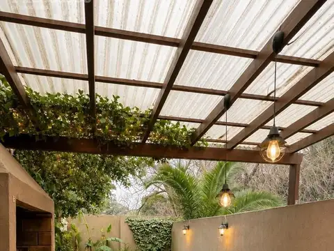 Casa 5 ambientes con 2 baños