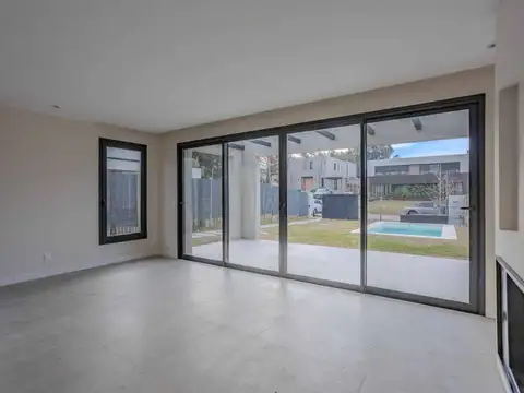 Casa en Venta en Carrasco Norte, USD 925.000
