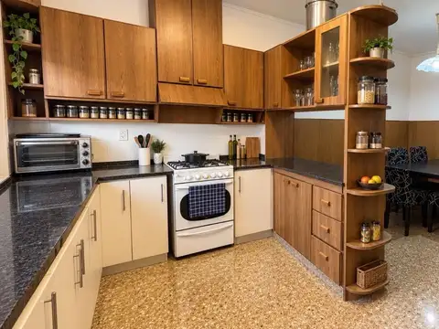 Casa 2 ambientes con 2 baños