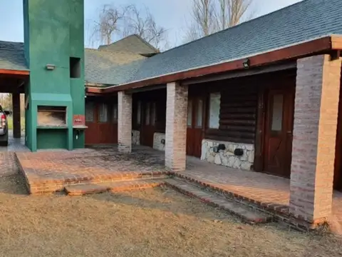 Casa 5 ambientes con 3 baños