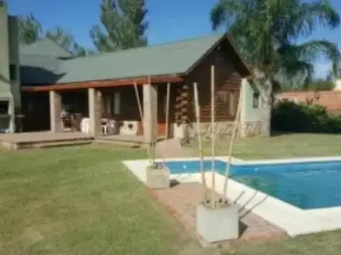 Casa en Venta con 2 cocheras