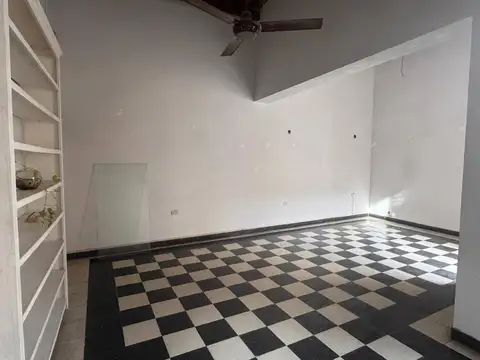 Casona en Güemes, fines comerciales.