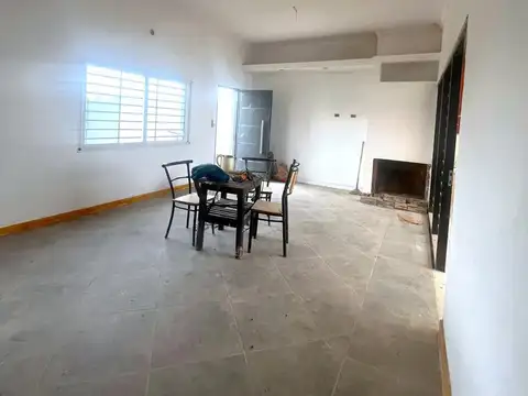 Casa 5 ambientes con 1 baño