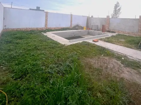 Casa 5 ambientes con 1 baño