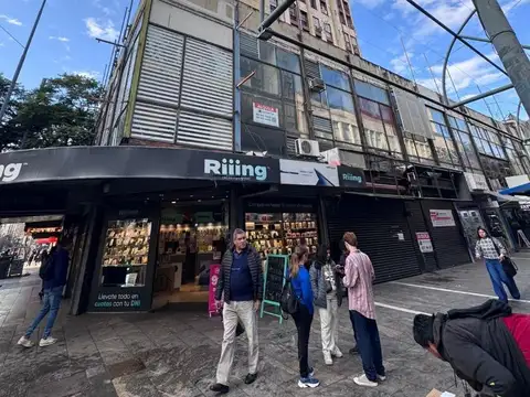 INMEJORABLE ZONA  sobre PEATONAL SAN MARTIN AL 100