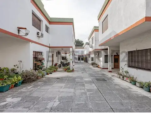 VENTA DUPLEX 4 AMBIENTES EN CONDOMINIO CON COCHERA EN RAMOS MEJIA