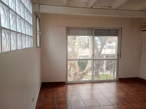 Depto Tipo Casa en Alquiler de 1 dormitorio