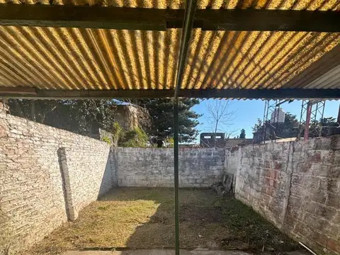 Casa 2 ambientes con 1 baño