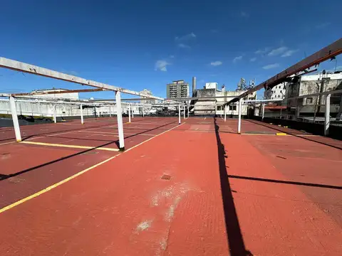 Cochera en Venta Semi Cubierta