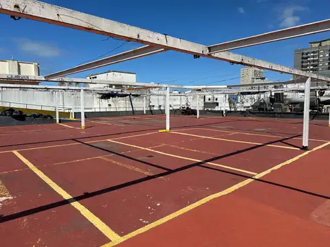 Cochera en Venta Semi Cubierta