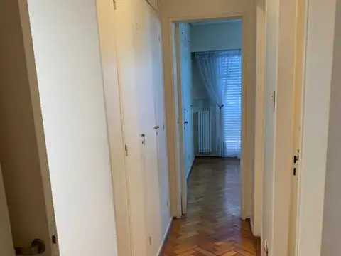 EXCELENTE SEMIPISO 4 AMBIENTES CON DEPCIAS. SOBRE AV. MITRE