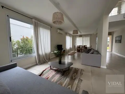 Casa 4 ambientes con 3 baños