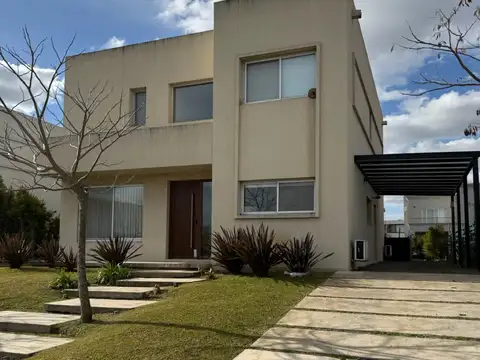 Casa 4 ambientes con 3 baños