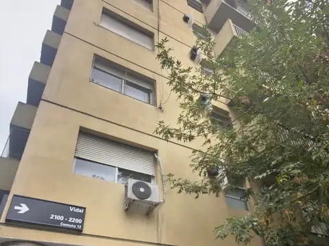 Departamento de 2 ambientes al frente con balcón