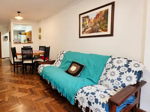 Departamento 1 Dormitorio con amplio patio y balcón al frente, Zona Centro