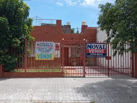 Casa de 4 ambientes a reciclar c/garaje, patio y terraza
