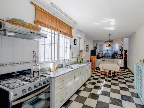 VENTA - Casa de dos dormitorios con terraza y quincho - República de la Sexta, Rosario.