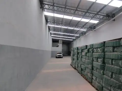 Galpón de 450 m2 en alquiler en Caseros