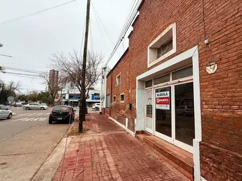 Local en Alquiler en Central Córdoba, $ 500.000