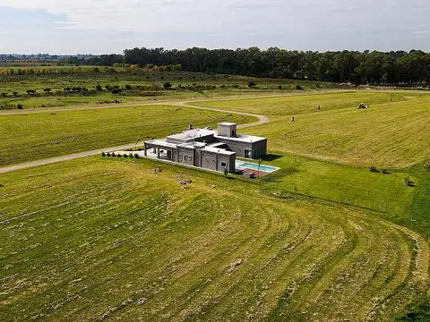 Casa 6 ambientes con 5 baños