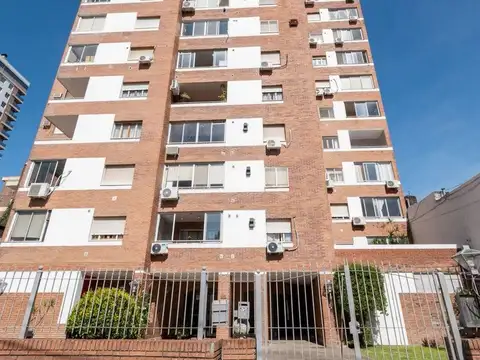 Amplio dpto de 3 dormitorios y cochera.