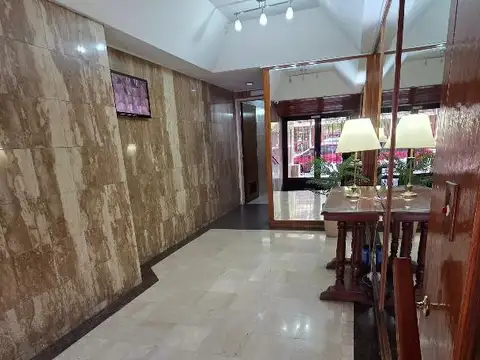 3 ambientes con dependencia al frente con balcón