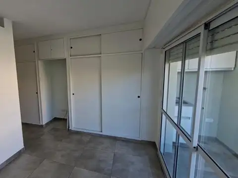 MONOAMBIENTE DIVIDIDO CON AMPLIO BALCON