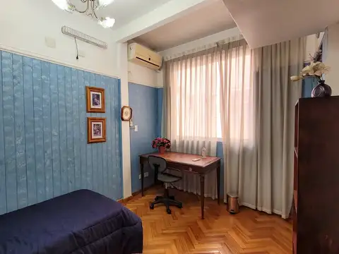 Alquilo Temporario en San Nicolás. Amplio departamento de 4 Ambientes. Capacidad 5 huéspedes.