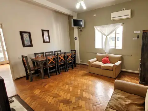Alquilo Temporario en San Nicolás. Amplio departamento de 4 Ambientes. Capacidad 5 huéspedes.