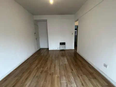 3 AMBIENTES 65 M2. DEP/ SERV  BALCON 4.3 x 1.1. COC 4.6 X1.8