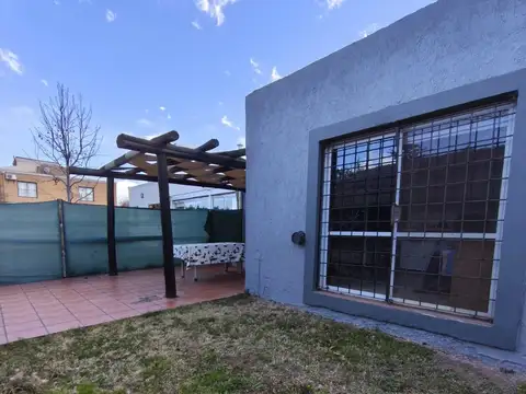 Casa 5 ambientes con 1 baño