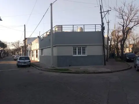 CASA DE 2 DORMITORIOS-Barrio Sarmiento