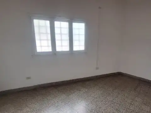 CASA DE 2 DORMITORIOS-Barrio Sarmiento