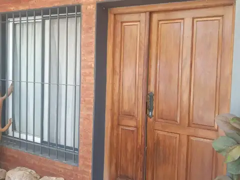 Casa en dos plantas excelente construcción