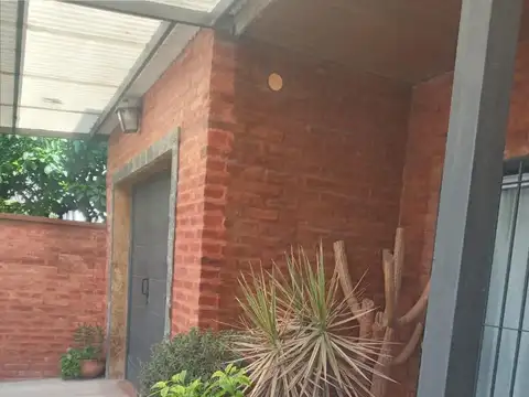 Calle 25 Padre De La Sierra Acepta Propuestas 1648, Berazategui Oeste, Provincia De Buenos Aires, Argentina