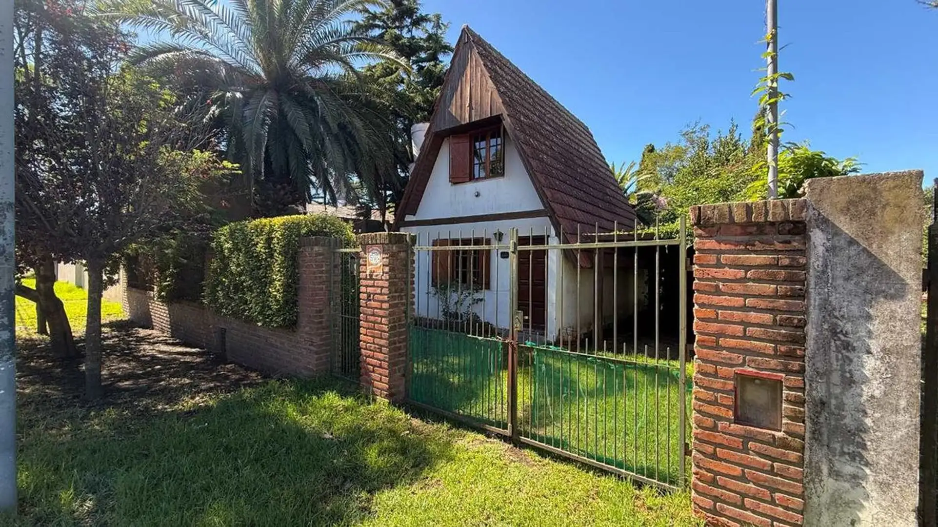 VENTA CASA 3 AMBIENTES ALPINA CON PARQUE