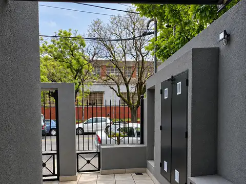 Avenida Rivadavia 17300, Piso 1