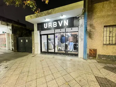 Fondo de comercio local de ropa para hombres