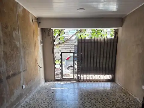 Local comercial sobre la calle J.Marmol al 2564 en San Justo