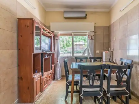 Venta. Oportunidad. Casa 3 ambientes. Dúplex al fondo. Hudson, Berazategui