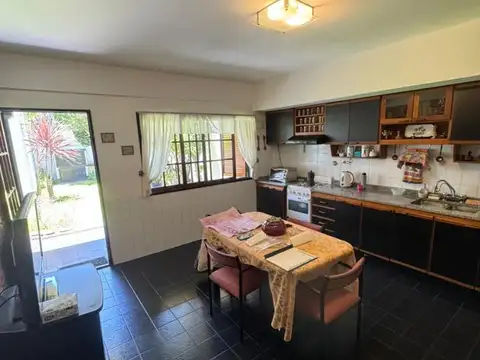 Casa 4 ambientes con 3 baños