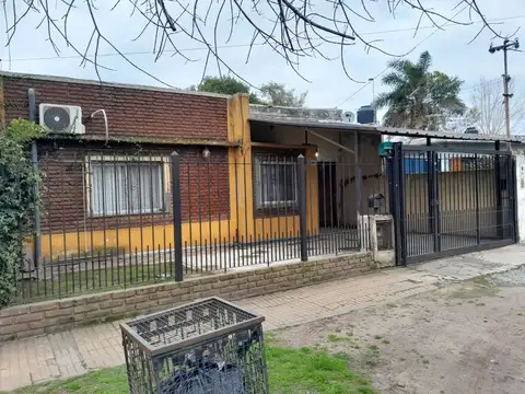 CASA 4 AMB EN VENTA C/ JARDIN Y COCHERA GLEW