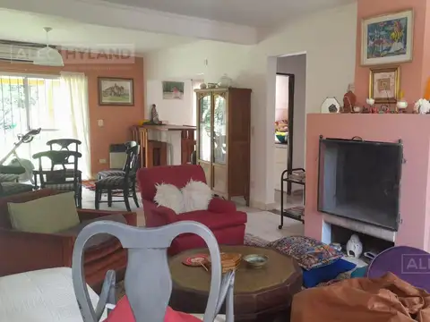 Casa en Venta con 2 cocheras