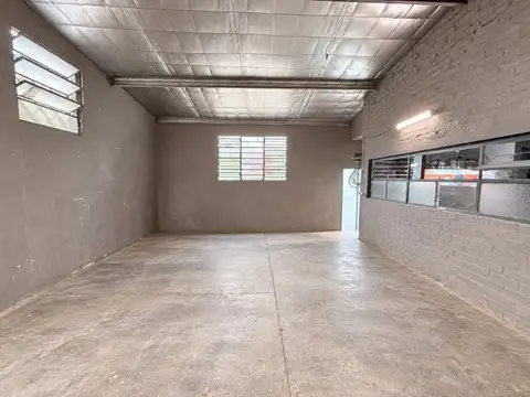 VENTA GALPÓN PH CON OFICINAS, DEPÓSITOS EN CASEROS