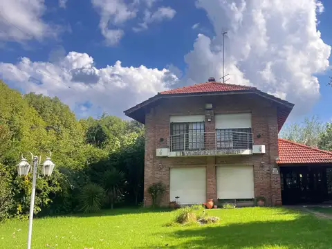 ALQUILER: EXCELENTE CASA EN ESQUINA – CLUB DE CAMPO LA MARTO