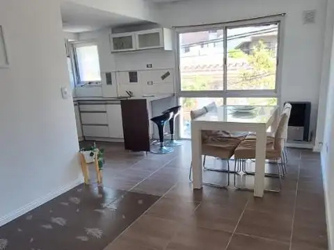 Castelli 3100, Piso 1