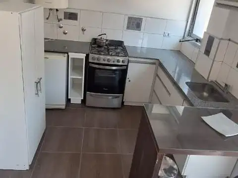 Castelli 3100, Piso 1