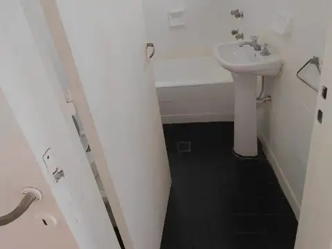 Único ph en la zona. 2 ambientes con patio. Sin expensas.