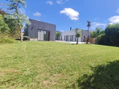 Casa en Venta en Country Santa Rita, USD 200.000