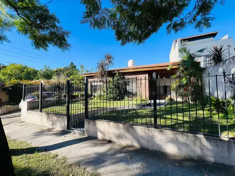 Casa 4 ambientes   2 cocheras en venta en Beccar